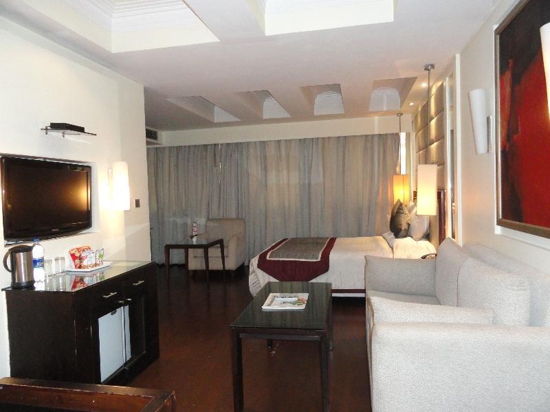 Western Court Chandīgarh Екстериор снимка