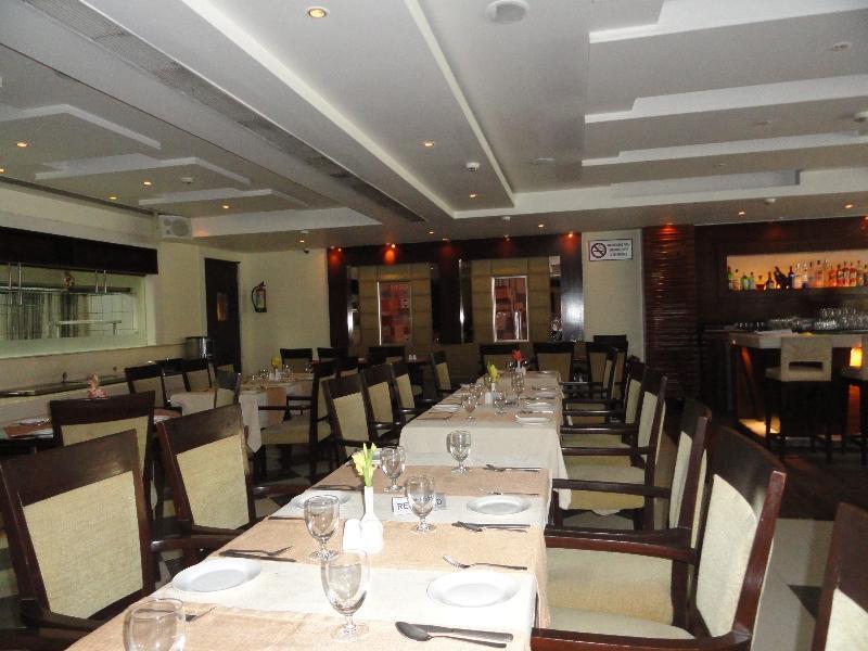 Western Court Chandīgarh Екстериор снимка
