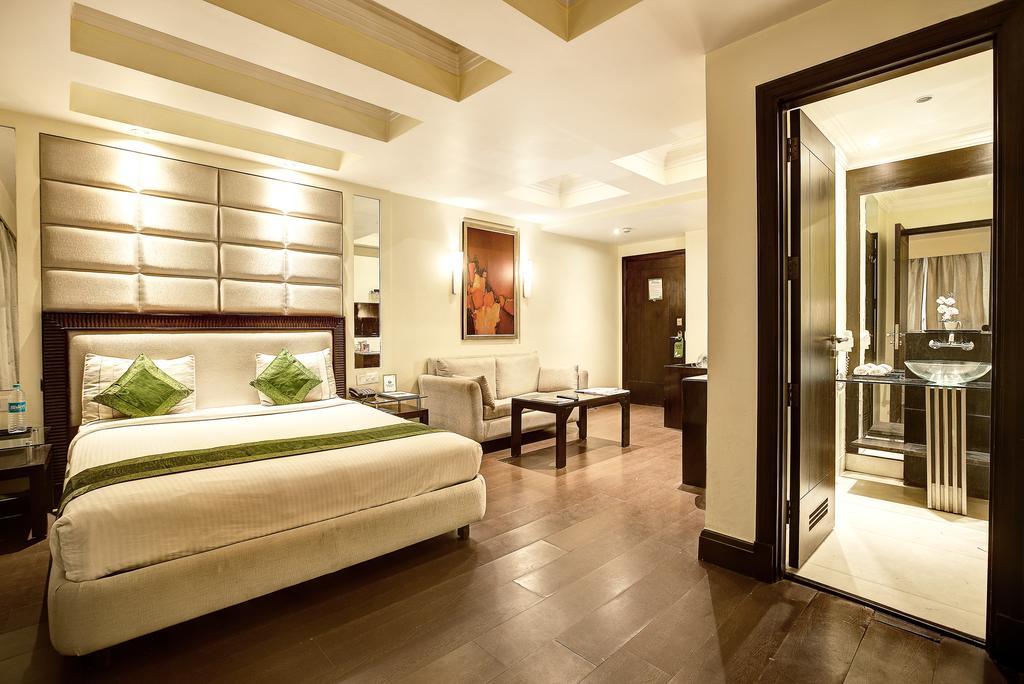 Western Court Chandīgarh Екстериор снимка