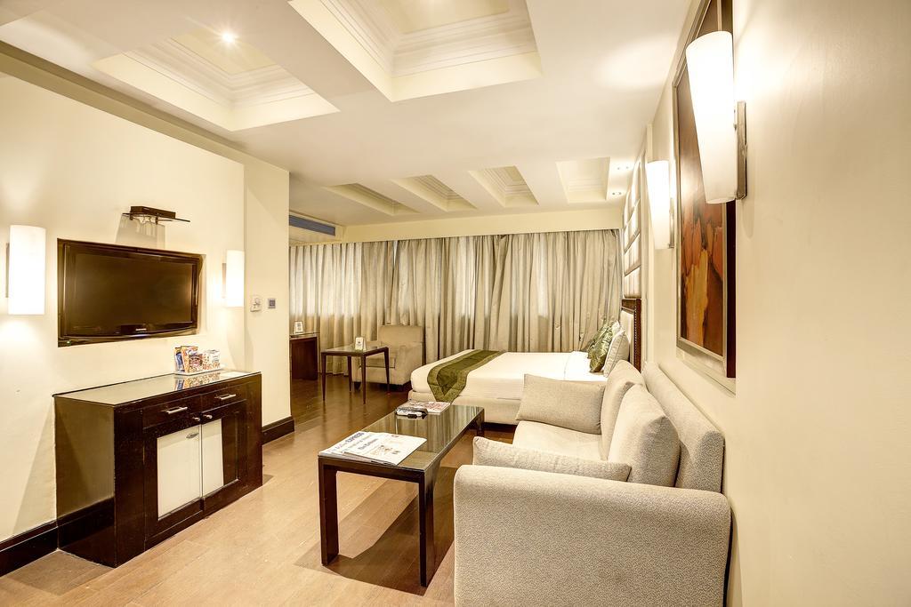 Western Court Chandīgarh Екстериор снимка