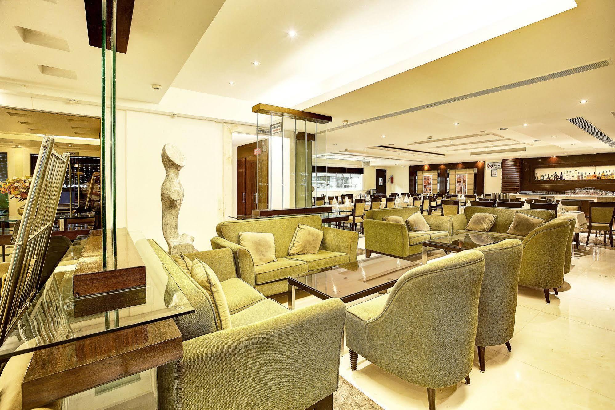 Western Court Chandīgarh Екстериор снимка