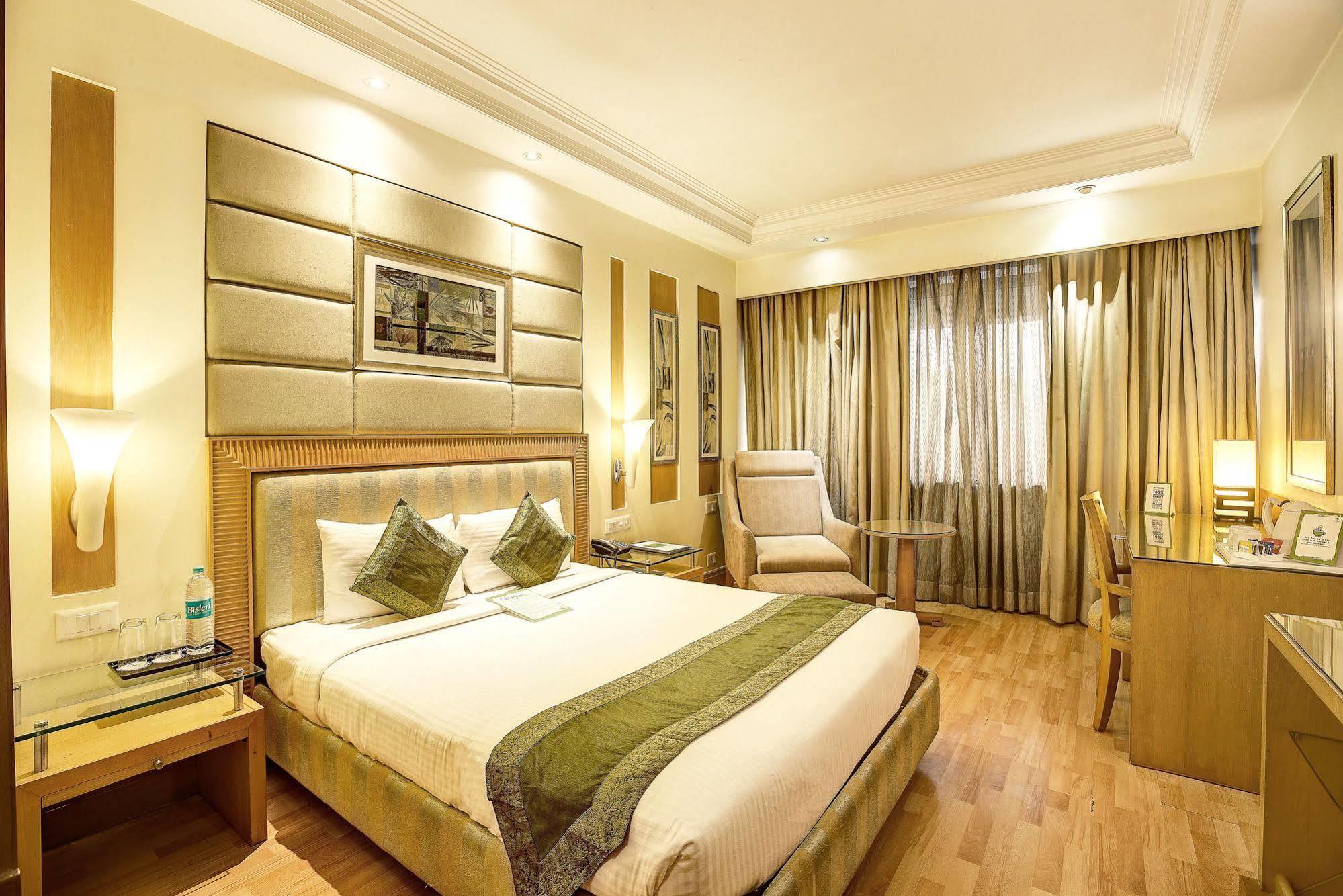 Western Court Chandīgarh Екстериор снимка