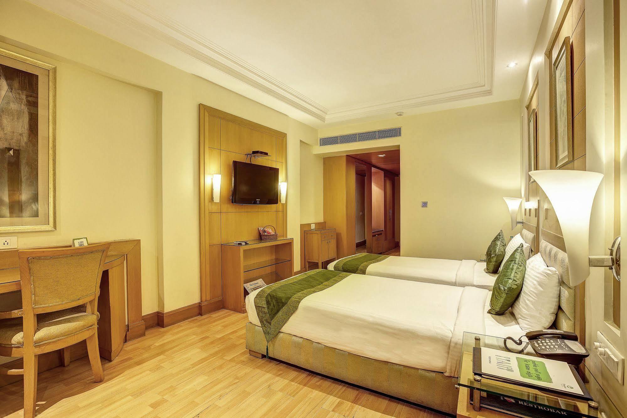 Western Court Chandīgarh Екстериор снимка