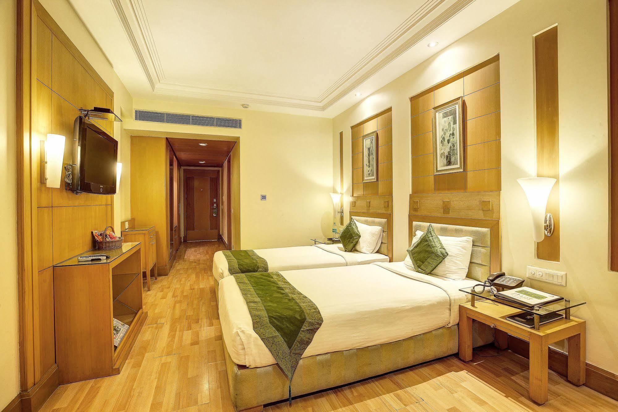 Western Court Chandīgarh Екстериор снимка