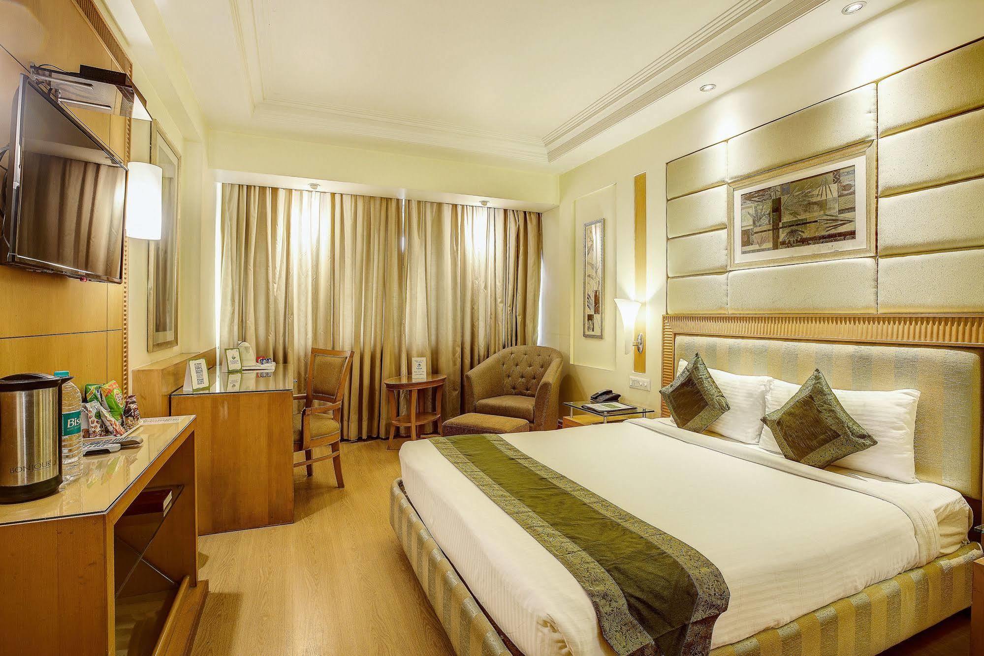 Western Court Chandīgarh Екстериор снимка