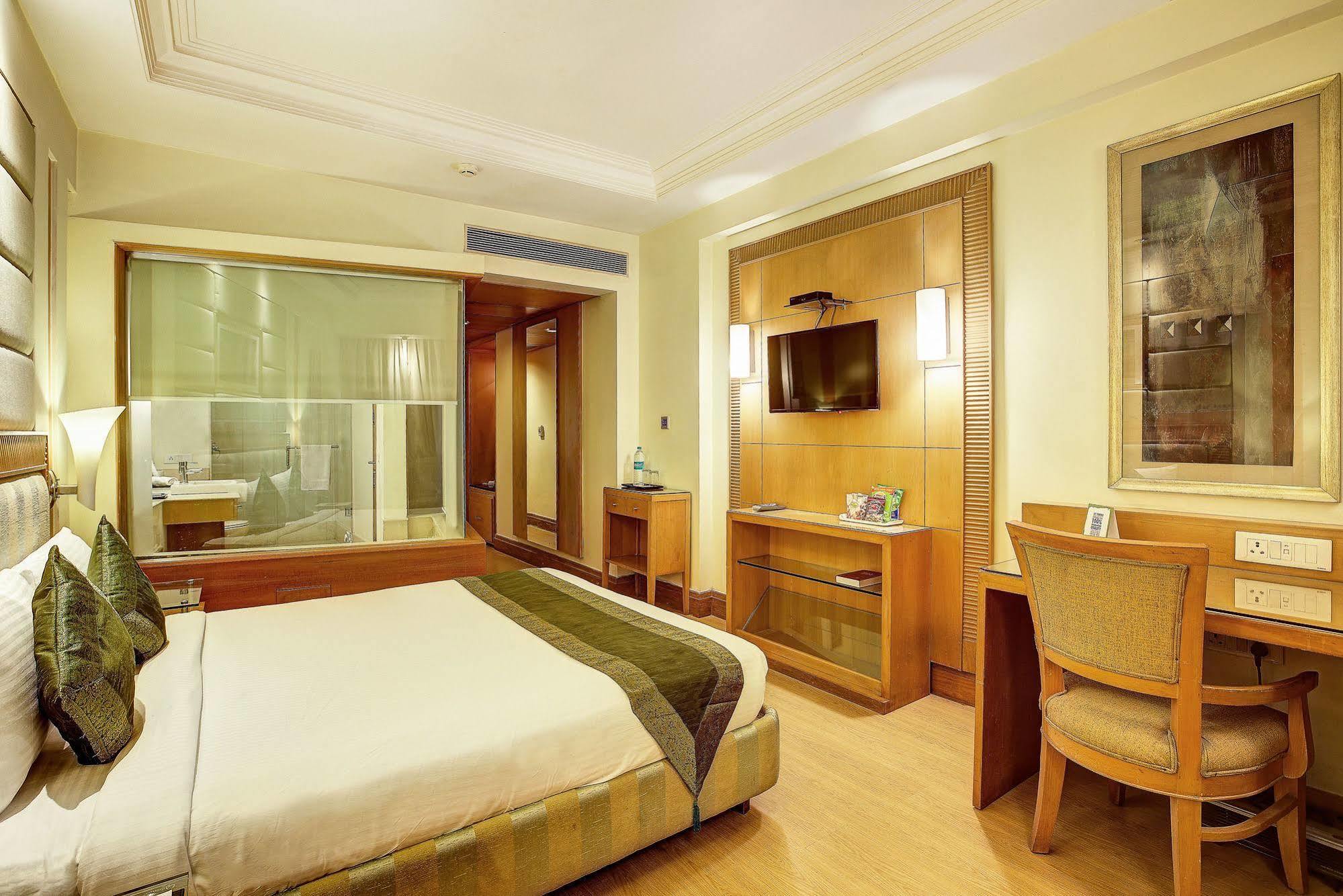 Western Court Chandīgarh Екстериор снимка