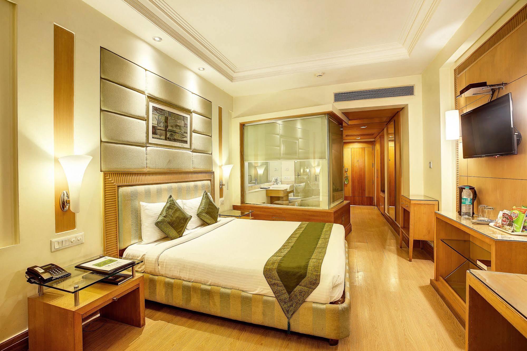 Western Court Chandīgarh Екстериор снимка
