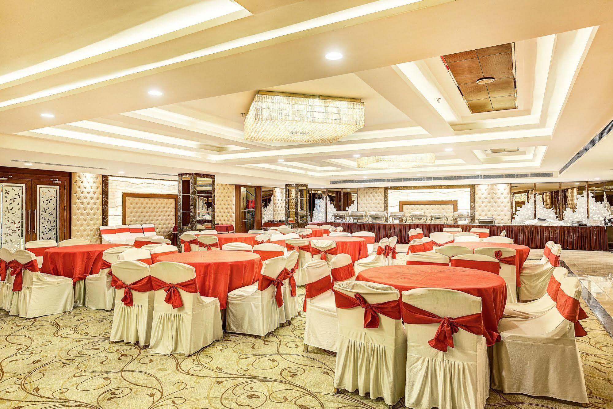Western Court Chandīgarh Екстериор снимка