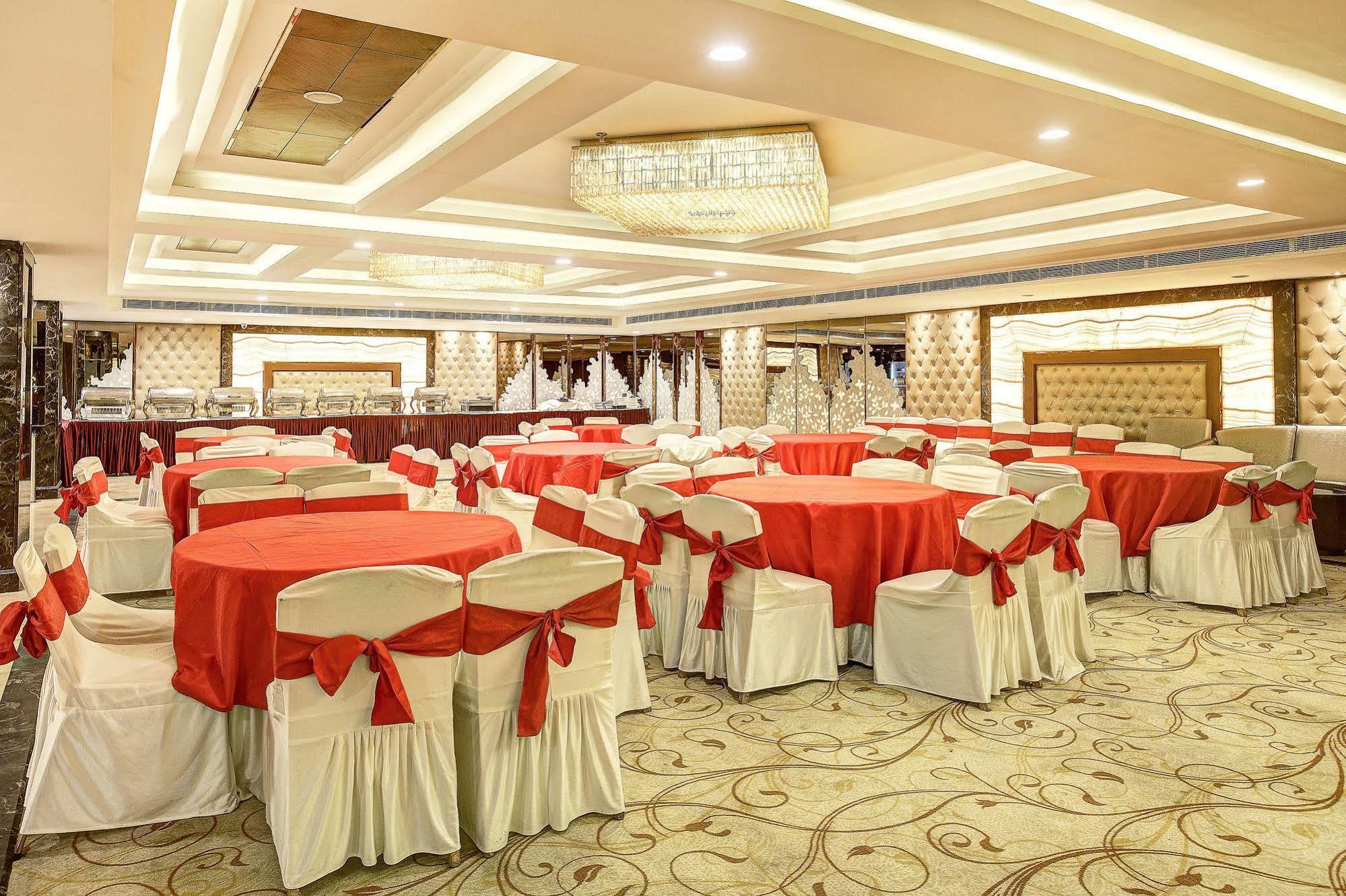 Western Court Chandīgarh Екстериор снимка