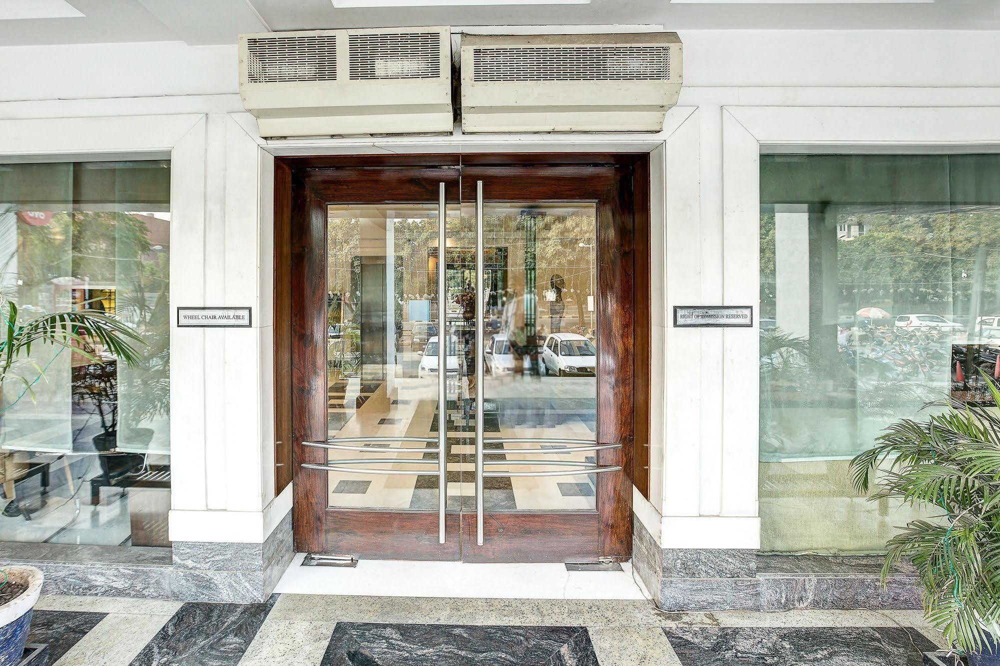 Western Court Chandīgarh Екстериор снимка